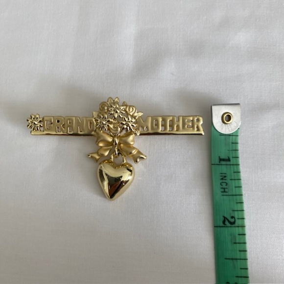 Gold Tone Grandmother Pin Dangling Heart Flower Bouquet Ribbon Brooch - Picture 7 of 7
